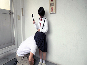 雪乃ちゃんの通学路はラブホテル街　粘着オジサンは毎日スカートに潜ってパンツをペロペロ舐めた後にご褒美をくれます　サンプル画像05